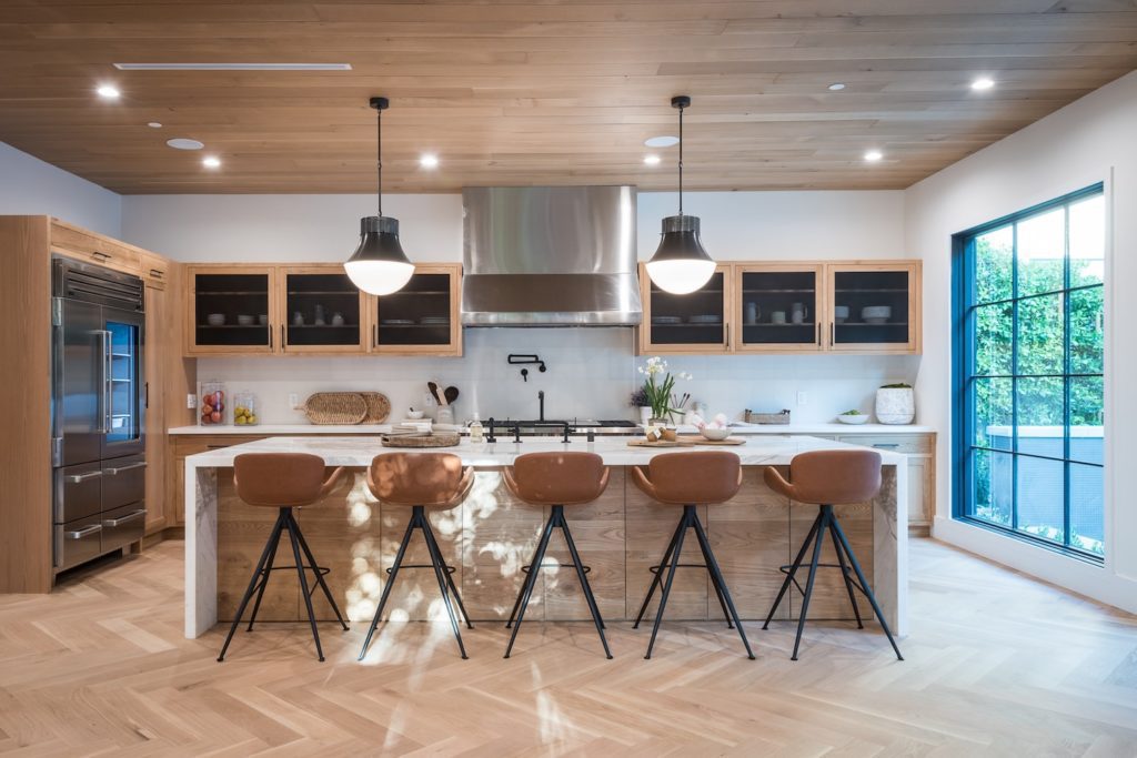 Luxury Home Features Kitchen Island